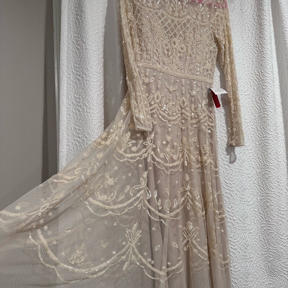 Nude Sequined Illusion Tiered High Neck Long Sleeve Midi Dress Size 6 - Picture 3 of 15